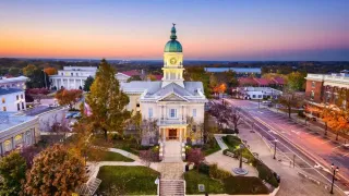 Families Find Budget-Friendly Getaways in US College Towns